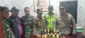 Modus Baru, Polisi Purwakarta Sita Miras di Toko Sepatu.
