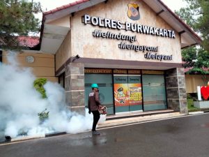 Cegah Demam Berdarah, Markas Polisi Purwakarta di Fogging