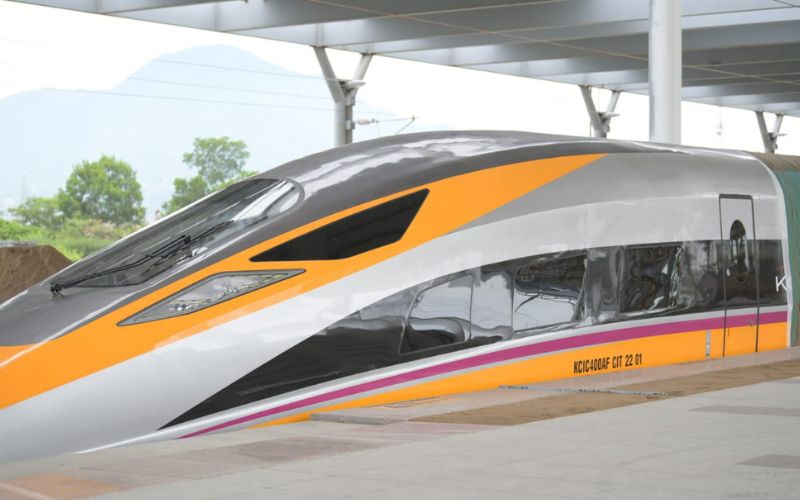 Kereta Cepat Whoosh Sempat Tertahan Gegara ODGJ Nyelonong Masuk Jalur, Ko Bisa?