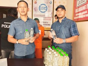 Polres Purwakarta Sita Ratusan Liter Ciu Yang Dikemas Botol Air Mineral