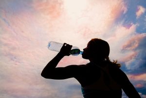 Pentingnya Air Minum Bagi Tubuh Dalam Menghadapi Endemi Covid-19