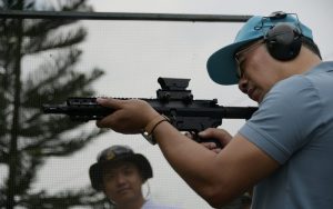 Ikuti Kompetisi Menembak, Ridwan Kamil Komitmen Majukan Bidang Olahraga di Jabar