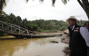 Kunjungi Korban Banjir di Lebak Banten, Ridwan Kamil: Dalam Musibah Kita Harus Sabar