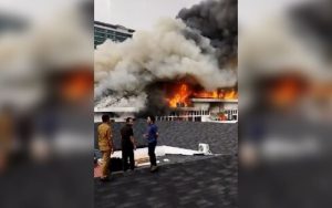 Heboh! Balai Kota Bandung Kebakaran, Asap Hitam Melambung Tinggi