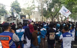 Ratusan Polisi Diturunkan untuk Amankan Aksi Buruh di Cianjur