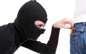 Walah! Ketahuan Nyopet, Seorang Perempuan di Bogor Diamuk Massa