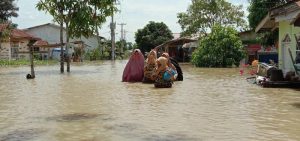 Polres Serdang Bedagai Salurkan Ratusan Karung Beras Untuk Korban Banjir