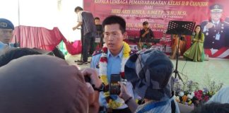 Insan media di Cianjur saat wawancara dengan Kalapas II B Cianjur yang baru Tomi Elyus.