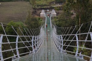 Jembatan gantung kaca pertama di Indonesia.