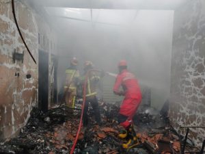 Sijago Merah Ngamuk, Satu unit rumah lantai dua di Purwakarta Ludes Terbakar.