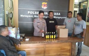 Polsek Wanayasa Sita Puluhan Botol Miras