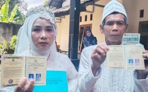 Sudah 35 Tahun Menikah, Pasang di Purwakarta Ini Akhirnya Miliki Buku Nikah
