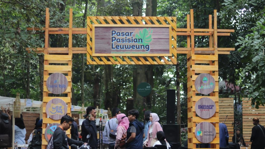 Majukan Petani Lokal, bank bjb Dukung Gelaran Pasar Pasisian Leuweung