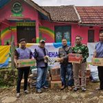 Penyerahan Logistik Kepada Warga Terdampak Gempa di Perbatasan Cianjur-Sukabumi