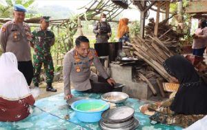 Dukung Pemulihan Ekonomi, Kapolres Cianjur Sambangi UMKM Rambati Nusantara Cibeber