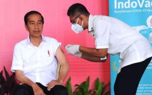 Presiden Jokowi Disuntik Vaksinasi Booster Kedua, Vaksin Indovac Dipastikan Aman Digunakan