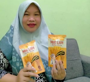 Bermodal Awal Rp500 Ribu, Wanita ini Kini Omset Puluhan Juta dari Mie Lidi Mama Alea, Ini Kisah Suksesnya