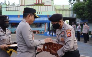 Sempat Bikin Geram Warganet, Kapolres Cianjur Berikan Bantuan kepada Polisi yang Terdampak Gempa