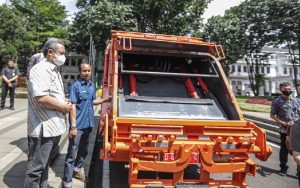 DLH Kota Bandung Habiskan Miliaran Rupiah untuk Truk Compactor, Garansinya Cuman Setahun