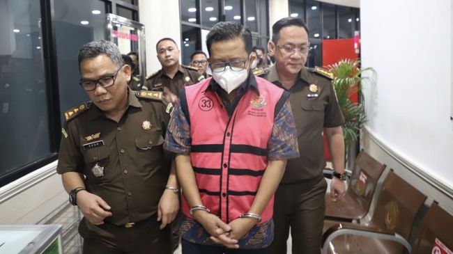 Bambang Rianto dibawa ke rutan usai ditetapkan menjadi tersangka kasus korupsi