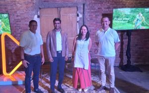 FWD Insurance Dukung Nasabah di Bandung untuk Kejar Passion