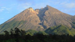 Terjadi 473 Kali Gempa Vulkanik, Begini Status Terkini Gunung Merapi