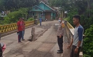 Waspada, Jembatan Muhara di Cilaku Cianjur Rusak Rawan Ambruk