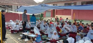 Pasca Gempa Cianjur, Polisi Cek Siswa SDN Pacet 2 Belajar di Tenda Darurat