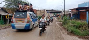 Parah, Warga Serdang Bedagai makan Debu Dan Lumpur Proyek Tol