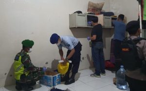 Jaga Kondusifitas Jelang Nataru, Tim Gabungan Geledah Kamar Narapidana Lapas Purwakarta