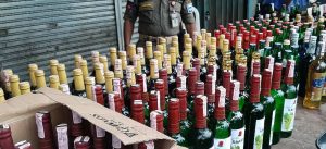 Jelang Natal dan Tahun Baru, Satpol PP Bandung Mengamakan Ratusan Minuman Keras dan Obat Terlarang