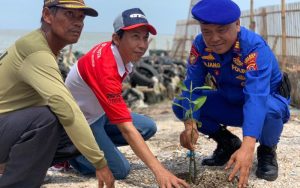 Kurangi Dampak Pemanasan Global, Tosca dan Satpolairud Polres Purwakarta Tanam Seribu Pohon Mangrove