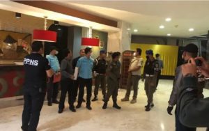 Antisipasi Tindakan Menyimpang Jelang Nataru, Petugas Gabungan Sisir Kosan dan Hotel di Tasikmalaya