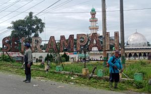 Banjir Surut, Warga Sei Rampah Bersihkan Masjid dan Drainase