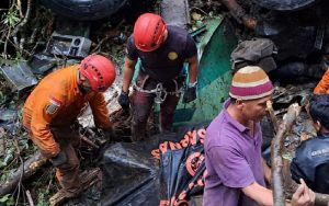Sopir Truk yang Masuk Jurang di Karo Berhasil Dievakuasi, Begini Kondisinya