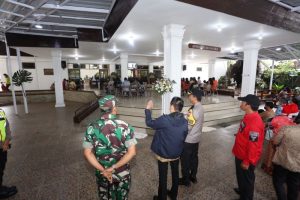 Kapolsek Cianjur Tinjau Langsung Kegiatan Ibadah di Sejumlah Gereja