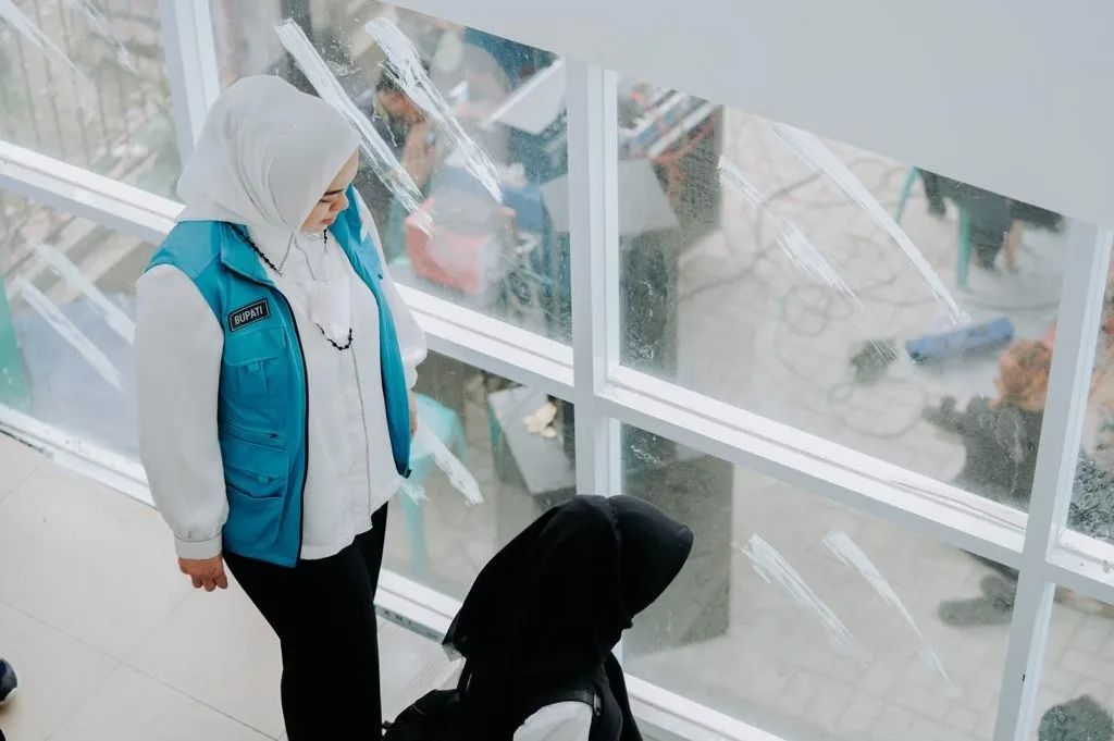 Baru Diresmikan, Bupati Karawang Temukan Ruang Inap Pasien Puskesmas Cicinde Masih Bocor