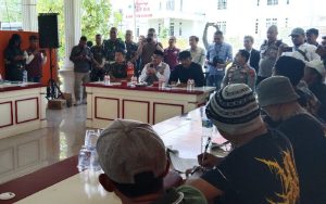 Soal Penyelewengan Bantuan Gempa, Ribuan Massa Geruduk Pendopo Cianjur, Herman Suherman Kemana?