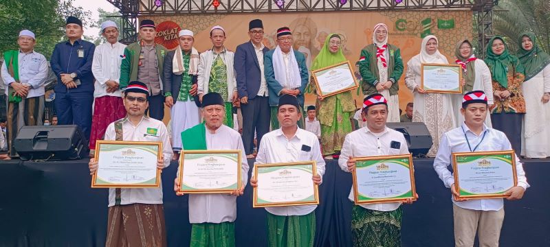 Harlah Satu Abad NU, Dua Pemuda Ini Dinobatkan Sebagai Tokoh Penggerak NU Di Kabupaten Purwakarta.
