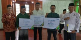 BPJS Ketenagakerjaan Bandung Lodaya Serahkan Bantuan Ke Anggota Baznas (Foto: Istimewa)