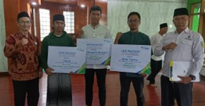 BPJS Ketenagakerjaan Bandung Lodaya Serahkan Bantuan Ke Anggota Baznas (Foto: Istimewa)