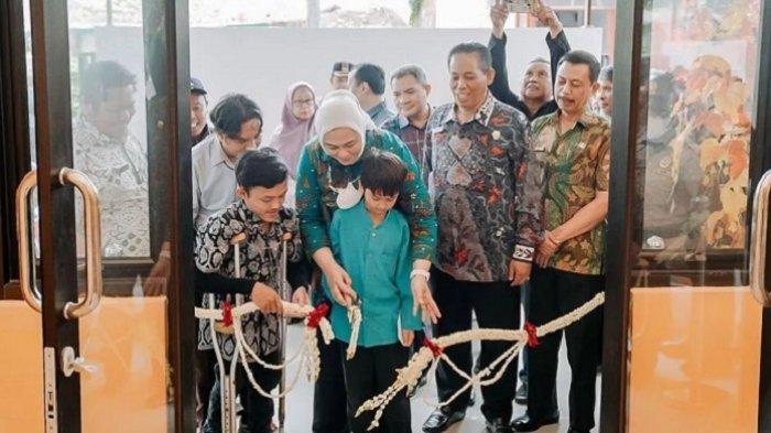 Bupati Cellica meresmikan rumah singgah