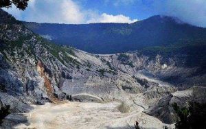 Ada Fenomena Sinar Api di Kawah Gunung Tangkuban Parahu, Apa Itu?