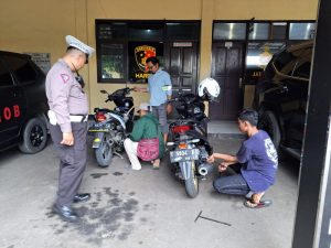 Polisi Tindak Pengendara Dengan Knalpot Brong di Kabupaten Purwakarta, Diminta Ganti Ke Standar Pabrik