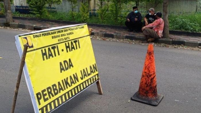 Ilustrasi perbaikan jalan di Bandung Barat--