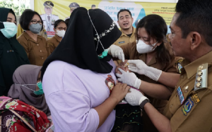 Takut Balita Lumpuh, Ratusan Ibu-ibu di Tebing Tinggi Ikuti Imunisasi Polio