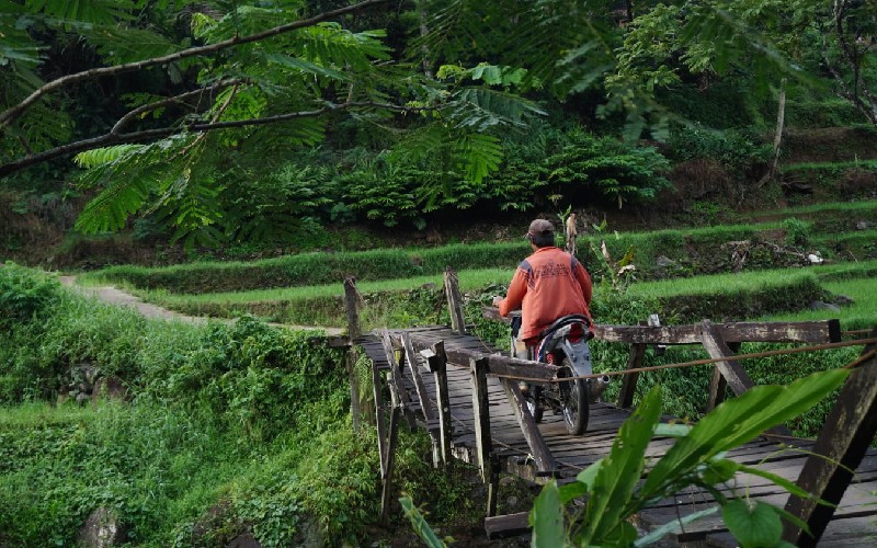 JQR Bangun Jembatan dan Renovasi Sekolah di Garut dan Sukabumi