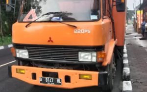Tabrak Truk Mogok, Pemotor di Purwakarta Alami Luka Berat