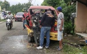 Mobil Dinas Pemkab Purwakarta Tabrak Angkot 03, Belasan Orang Alami Luka, Ini Datanya