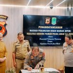 Penandatangan berita acara penyerahan dana hibah Pemda Karawang ke Polda Jabar